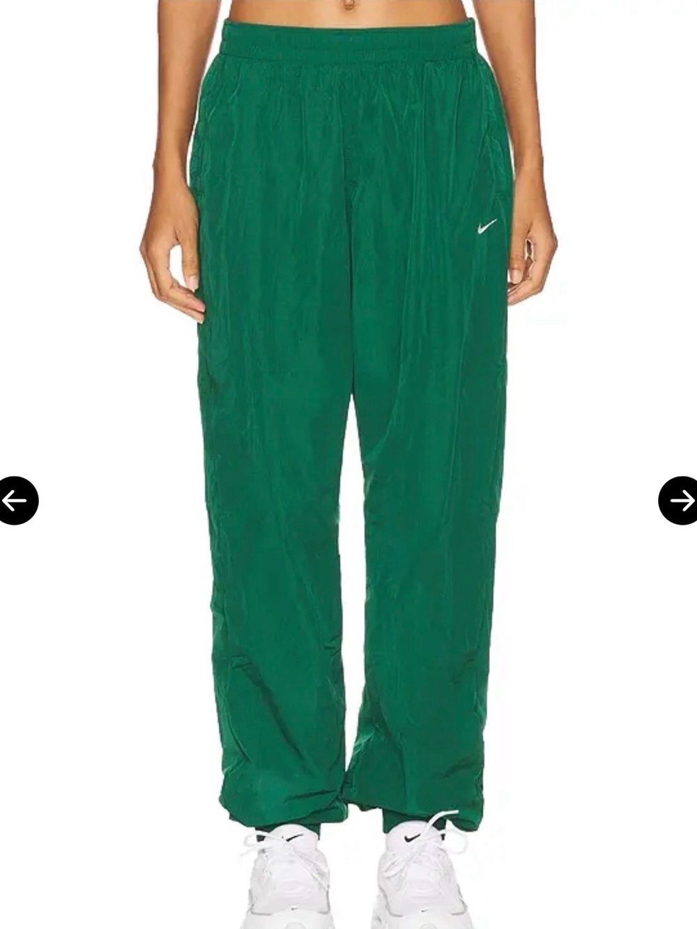 Nike Sports Wear Essential Joggers